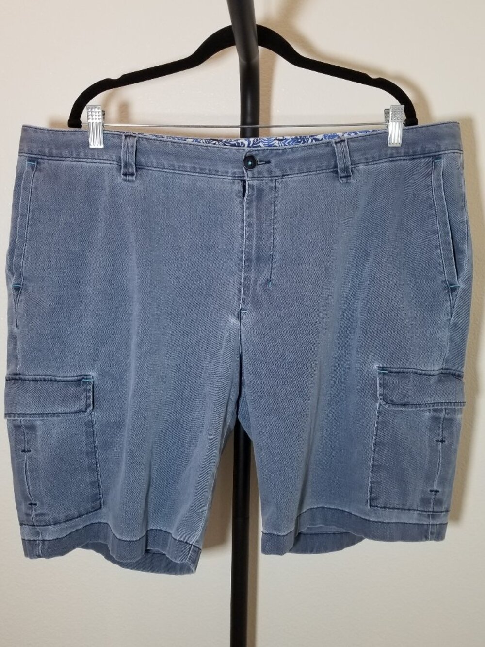 Tommy Bahama Mens 42 Cargo Shorts Blue Fish Logo Beach‎ Retro Vacation Island